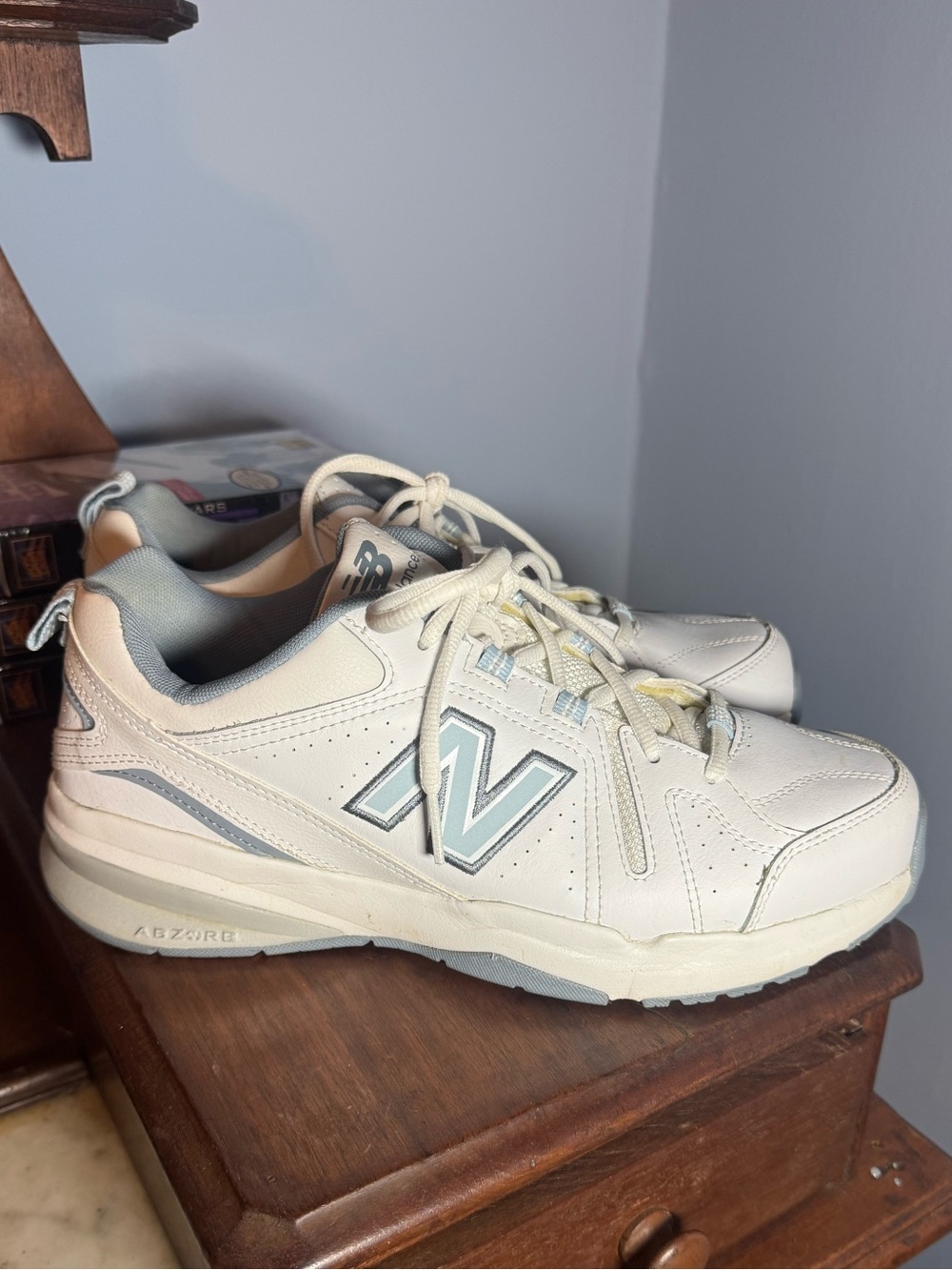 New Balance 608 WX608WB5 White Blue Walking Shoes Women’s Size 10 Mom shoe